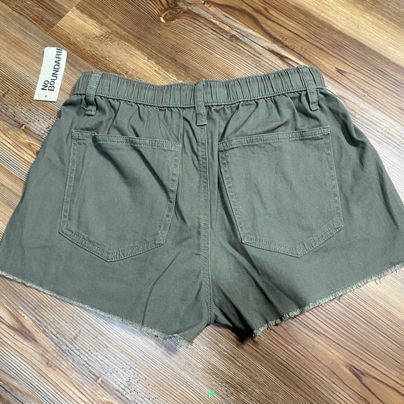 4/$16 No Boundaries Shorts - Picture 3 of 7